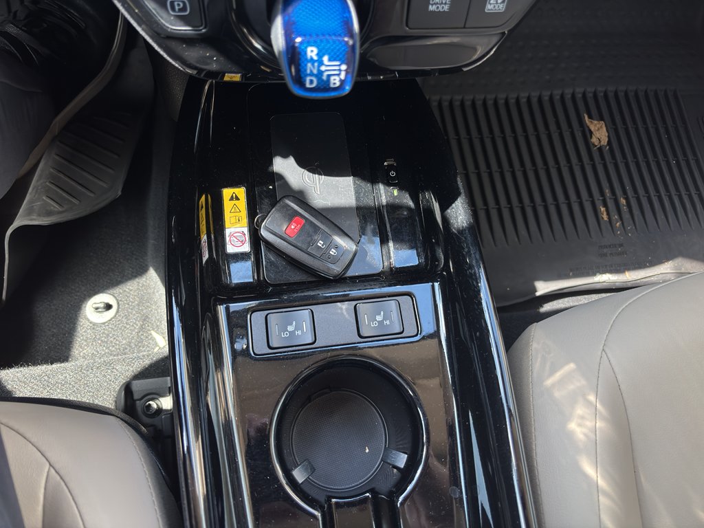 Used 2022 Wind Chill Pearl Toyota XLE image 6