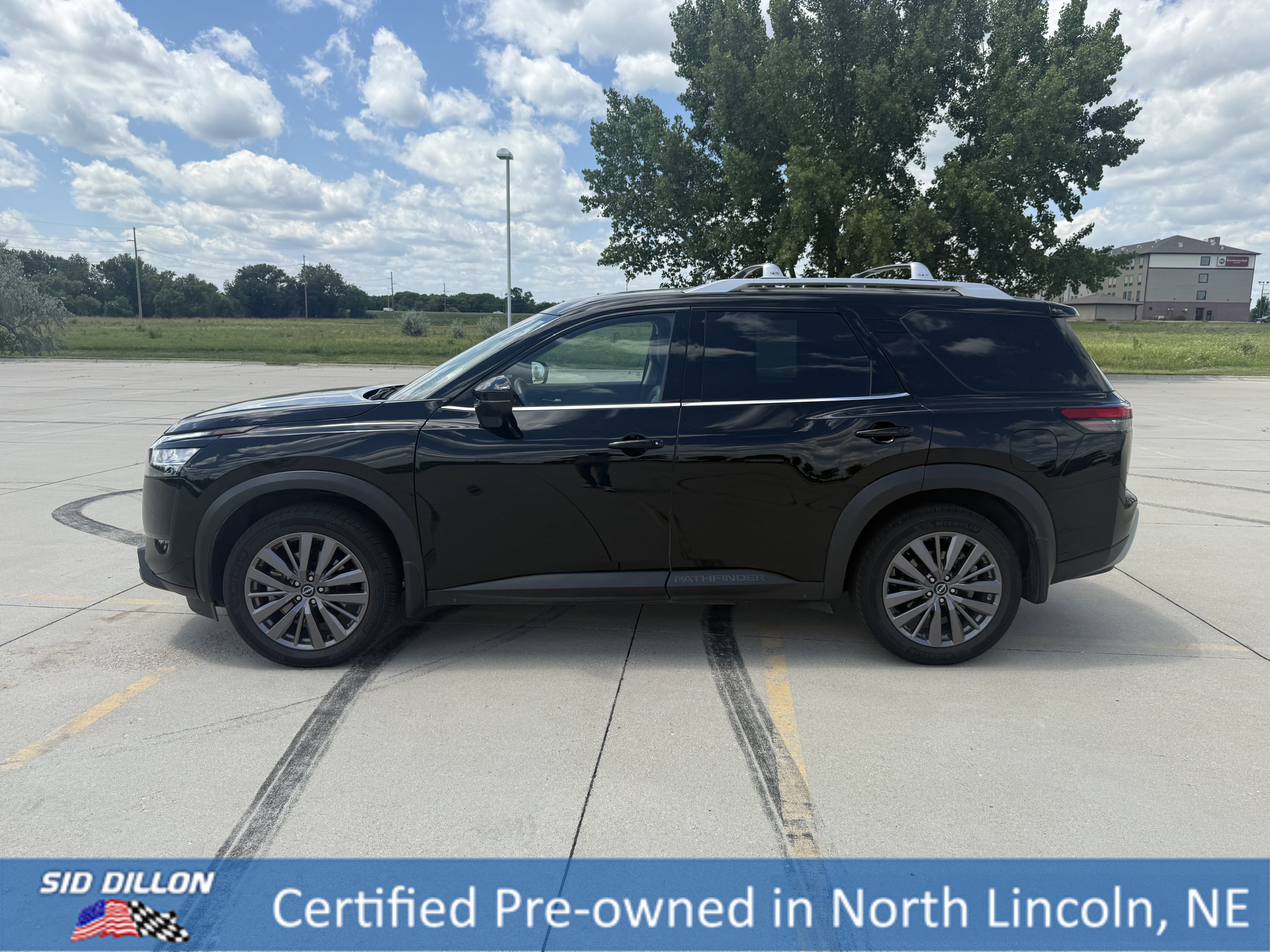 Used 2023 Super Black Nissan SL image 2