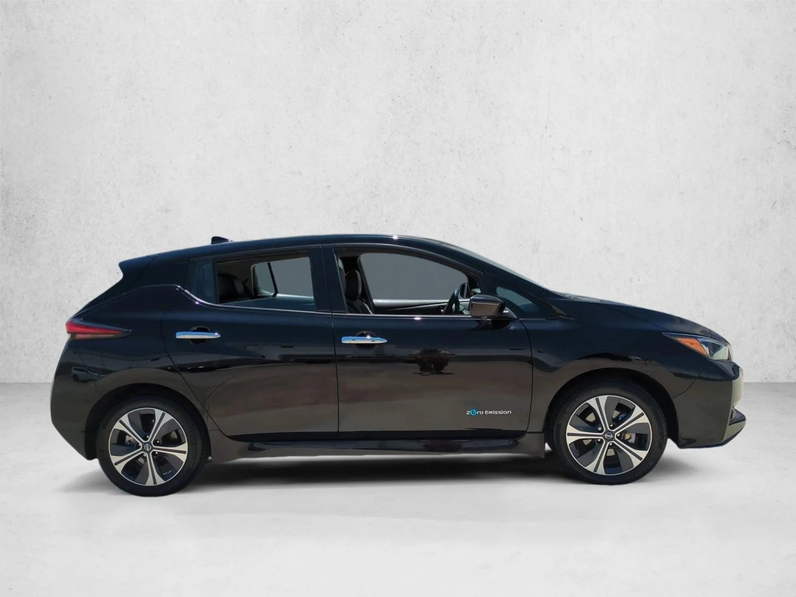 Used 2019 Super Black Nissan SL PLUS image 4