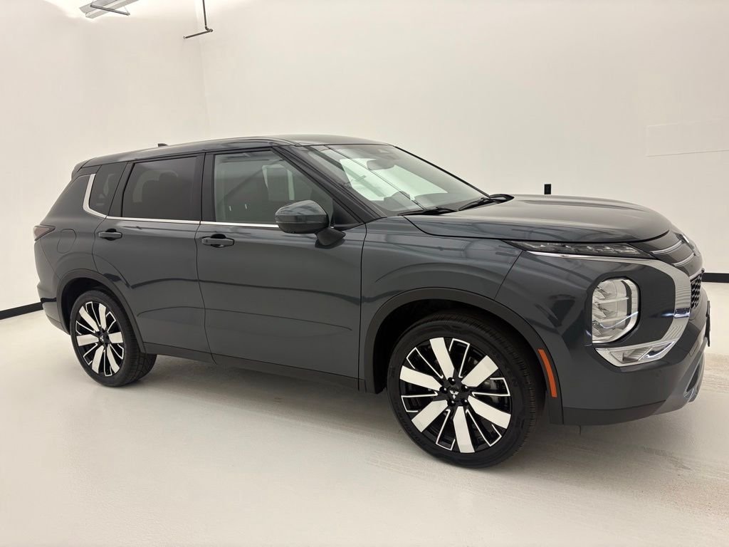 2025 Mitsubishi Outlander SE 2WD's photo