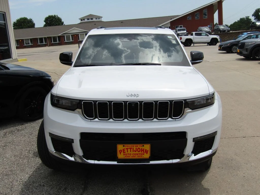 Used 2024 Bright White Clearcoat Jeep Limited image 13