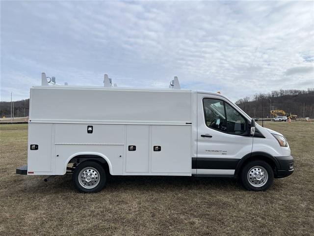 Used 2024 Oxford White Ford T350 AWD SRW image 31