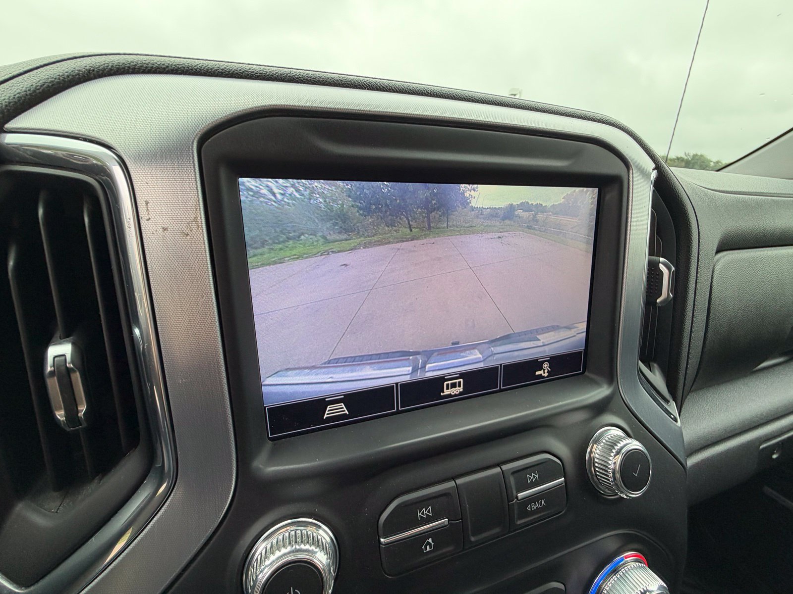 Used 2021 Silver GMC SLT image 18