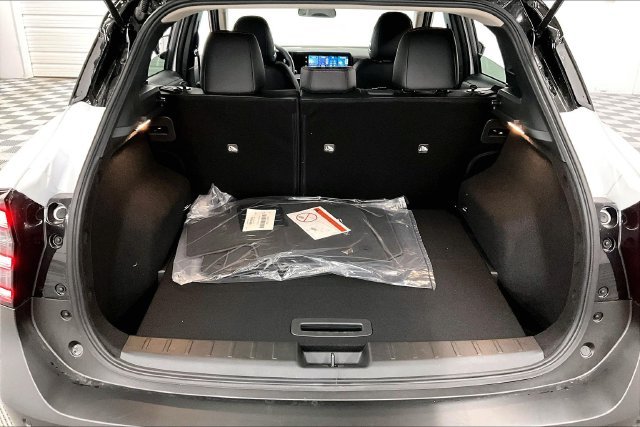 New 2026 Aspen White Tricoat/Super Black Nissan SR image 38