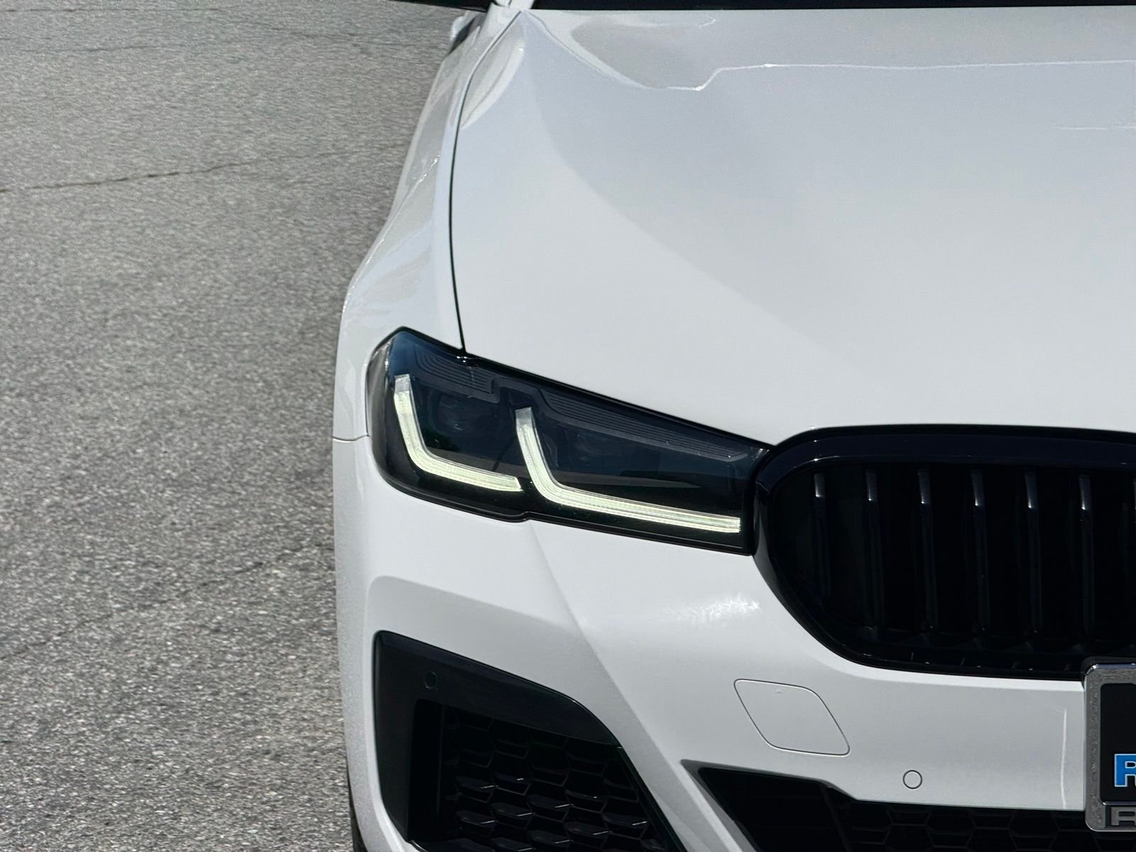 Used 2023 Alpine White BMW 540i image 13