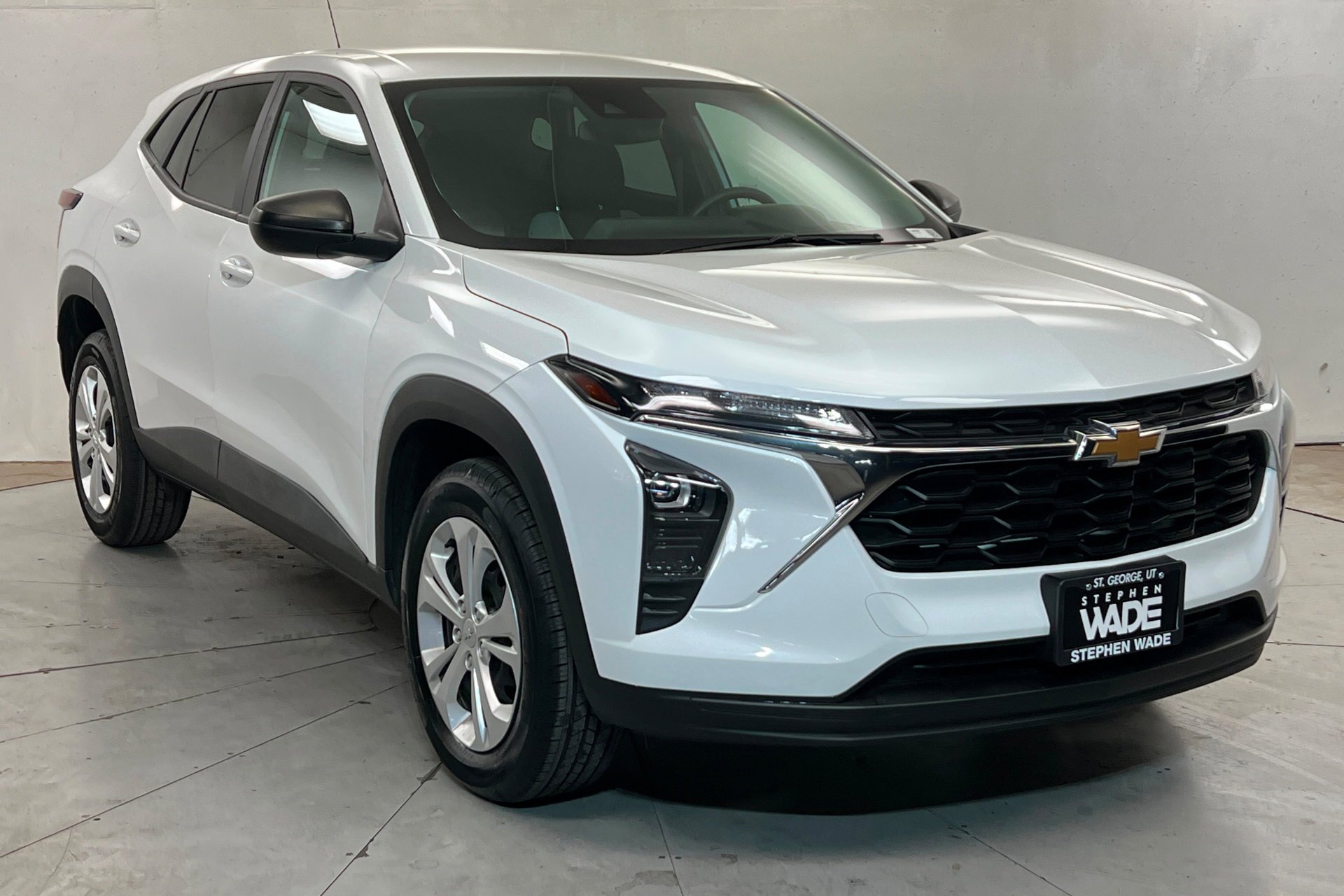 Used 2024 Summit White Chevrolet LS image 8