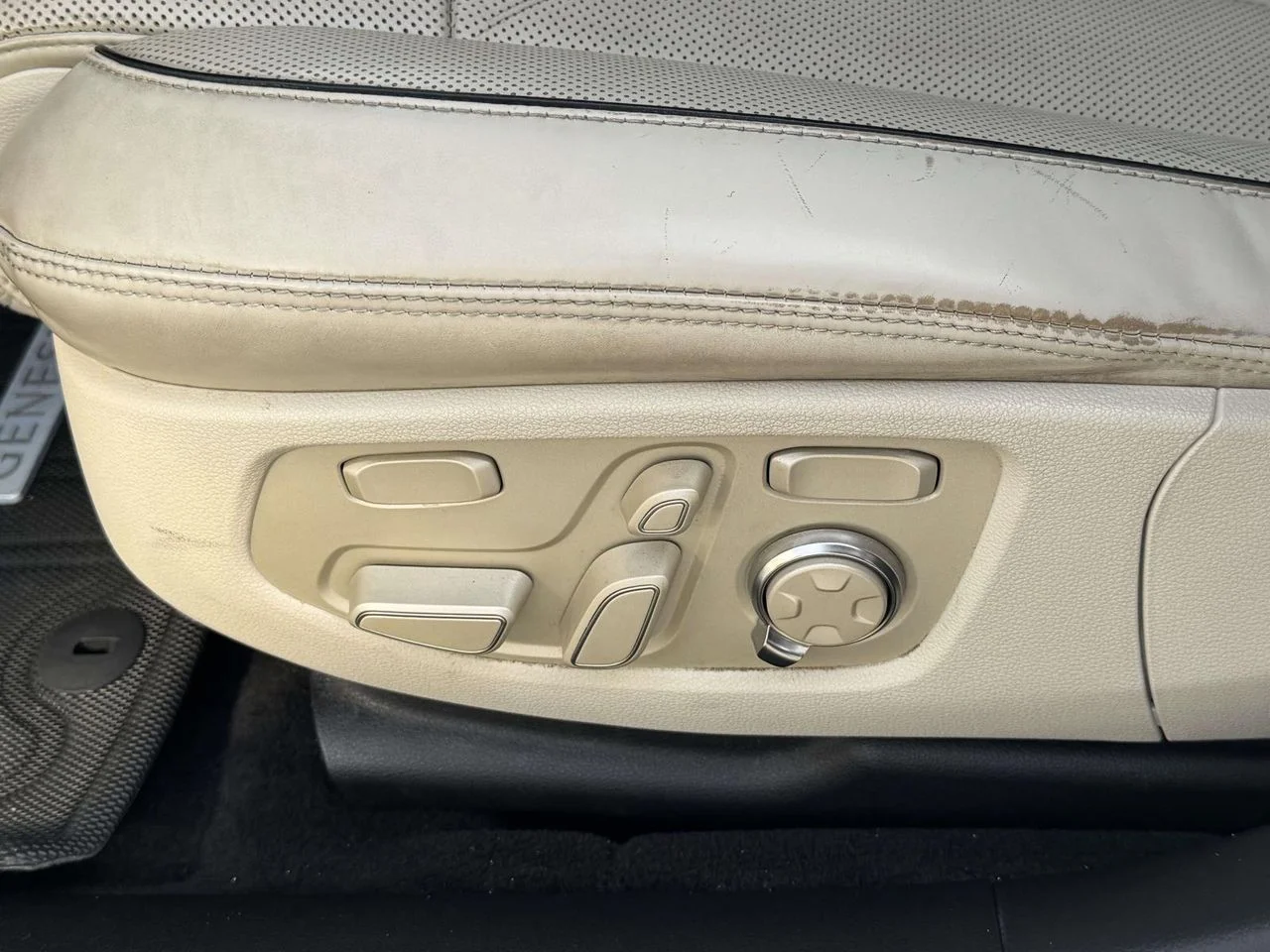 Used 2018 Casablanca White Genesis 3.3T Premium image 26