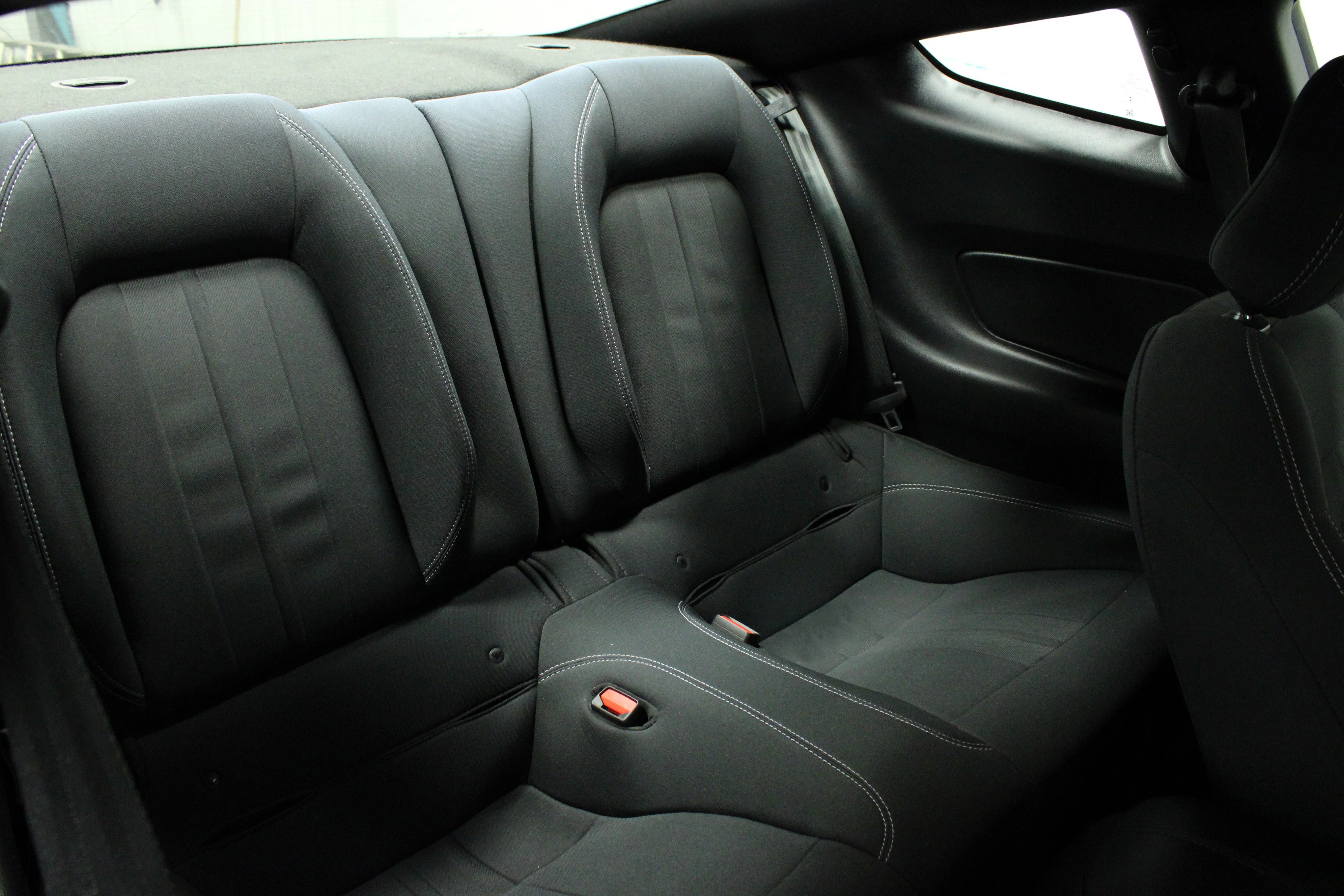 2022 Ford Mustang EcoBoost - Photo 14