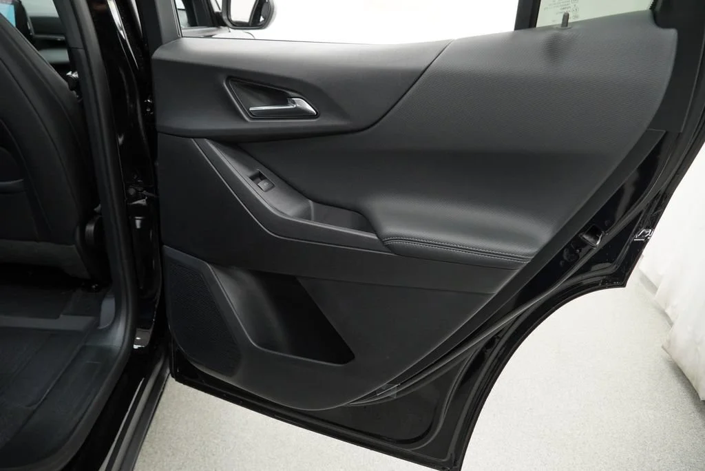 New 2027 Mosaic Black Metallic Chevrolet LT image 26