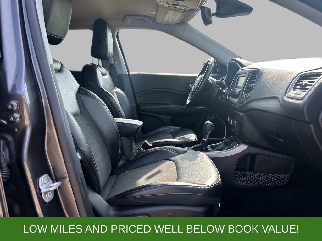 Used 2018 Gray Jeep Latitude image 18