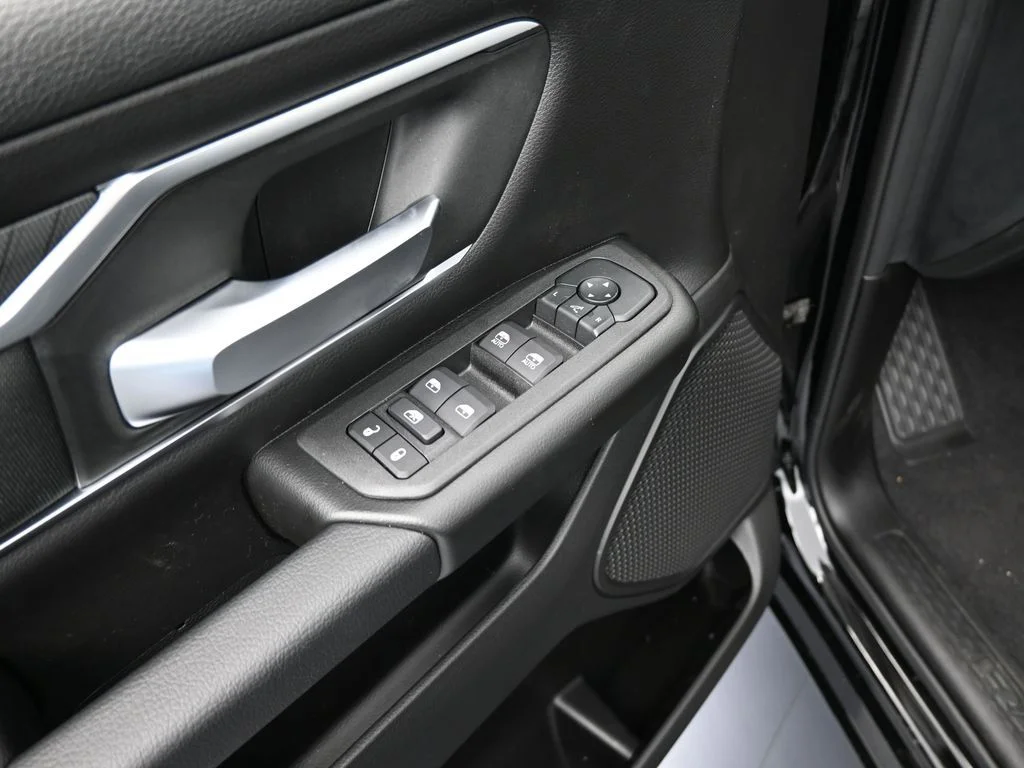New 2026 Diamond Black Crystal Pearl-Coat Exterior Paint RAM Big Horn/Lone Star image 13