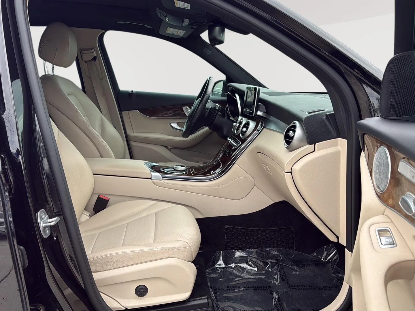 Used 2017 Black Mercedes-Benz GLC 300 4MATIC® SUV image 21