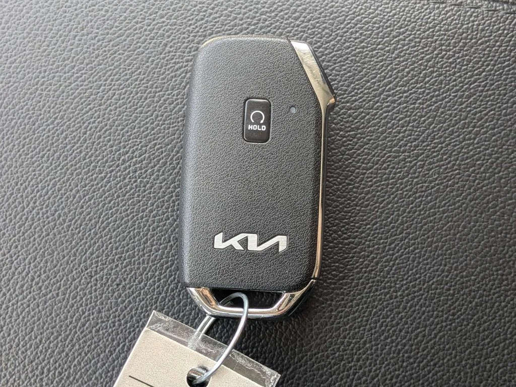 Used 2025 White Kia SX-Prestige image 33