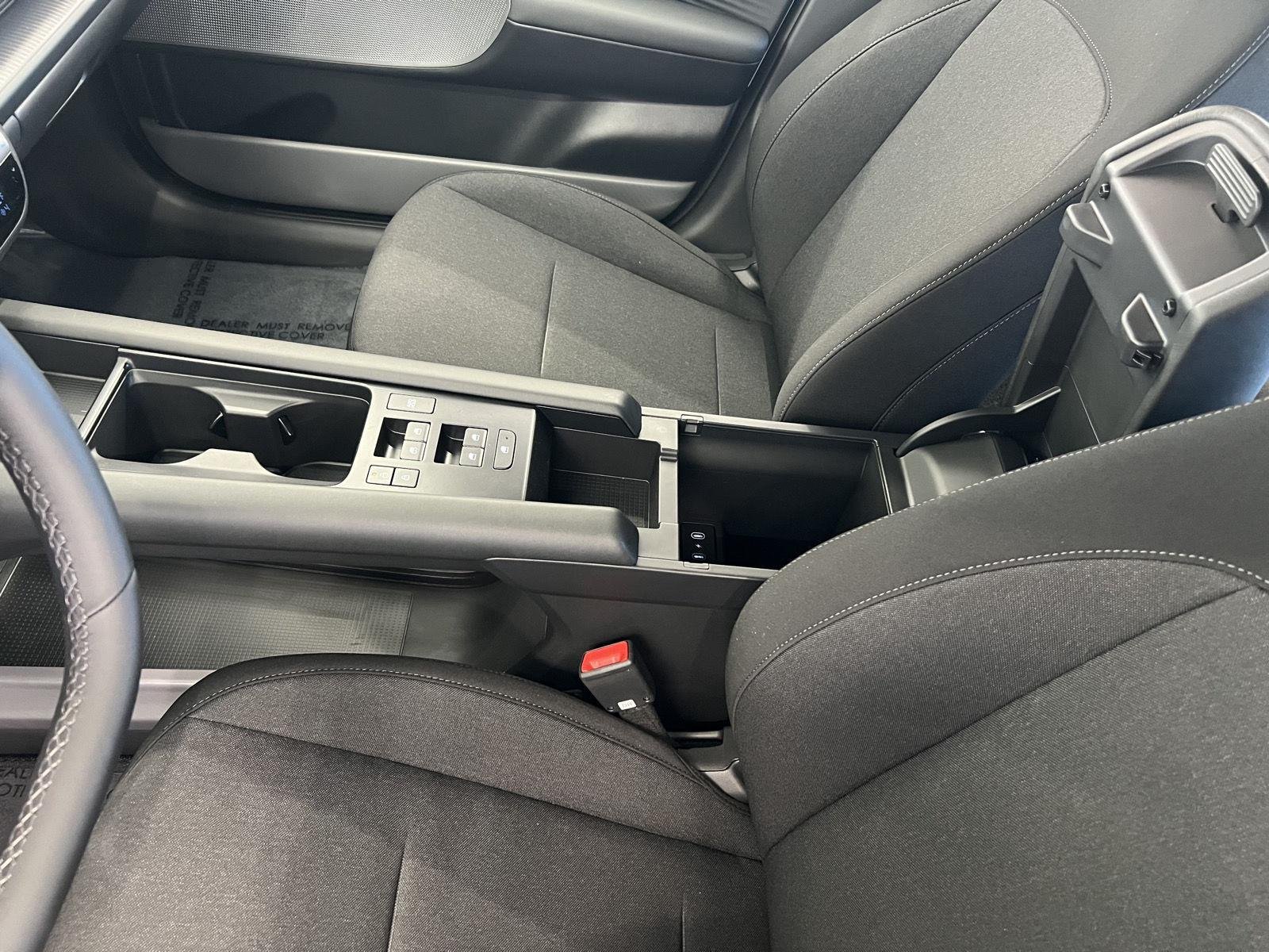 2025 Hyundai IONIQ 6 SE - Photo 18