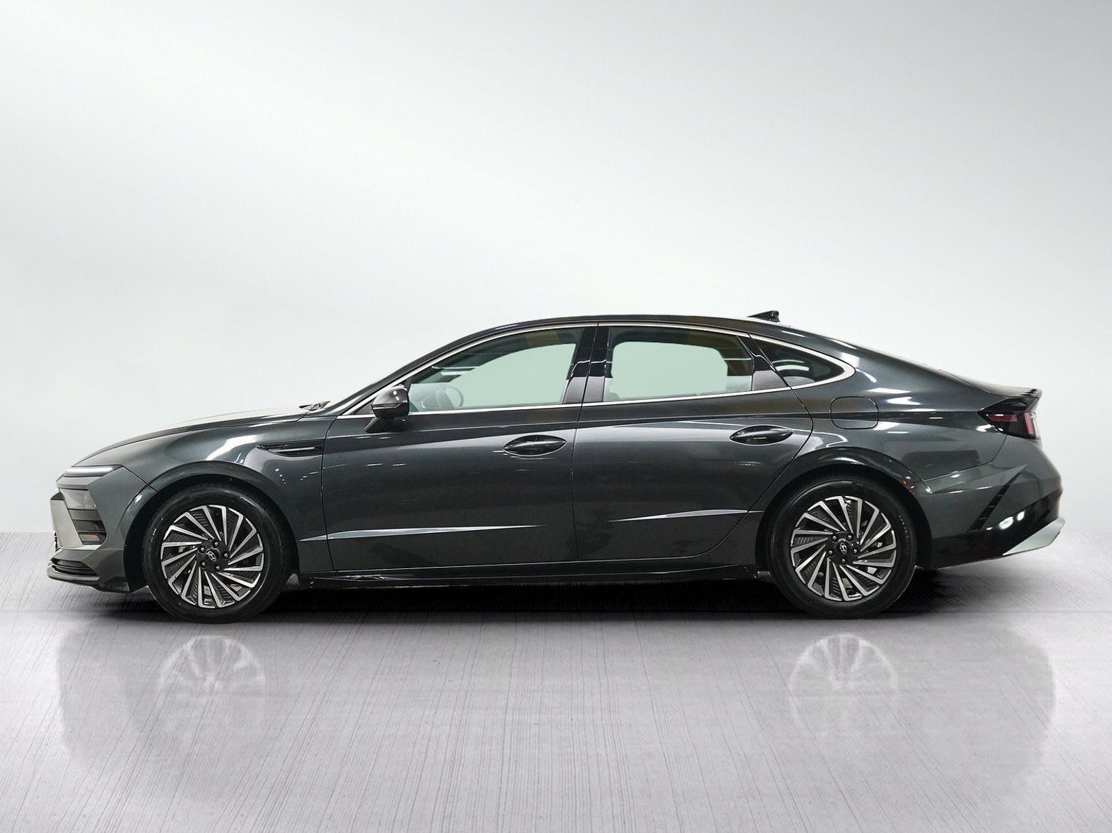 Used 2025 Portofino Gray Hyundai SEL FWD image 2