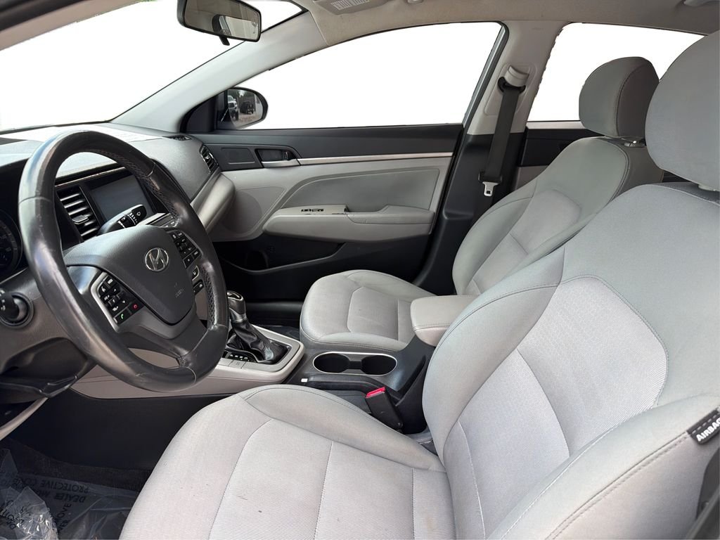 Used 2017 Shale Gray Metallic Hyundai SE image 10
