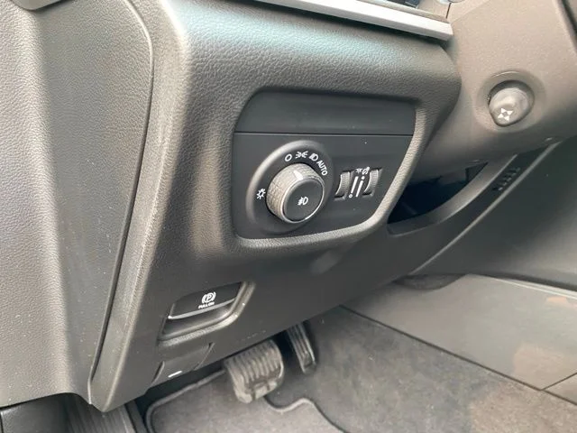 New 2026 Baltic Gray Metallic Clear-Coat Exterior Paint Jeep Limited Reserve image 23