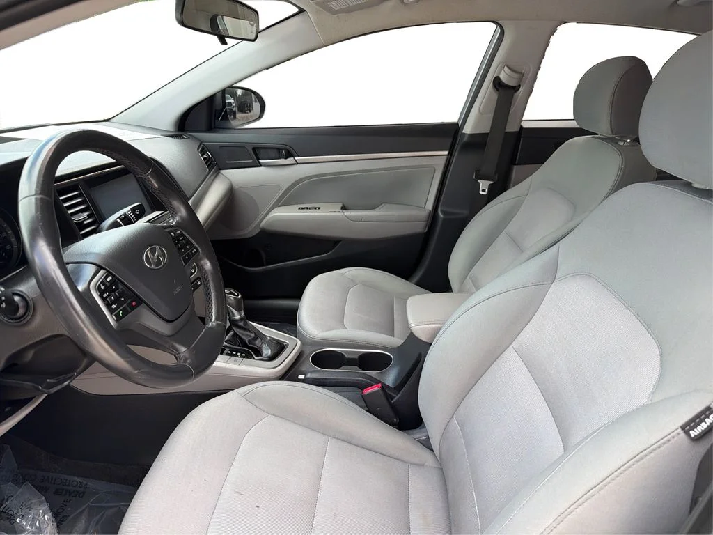 Used 2017 Shale Gray Metallic Hyundai SE image 10