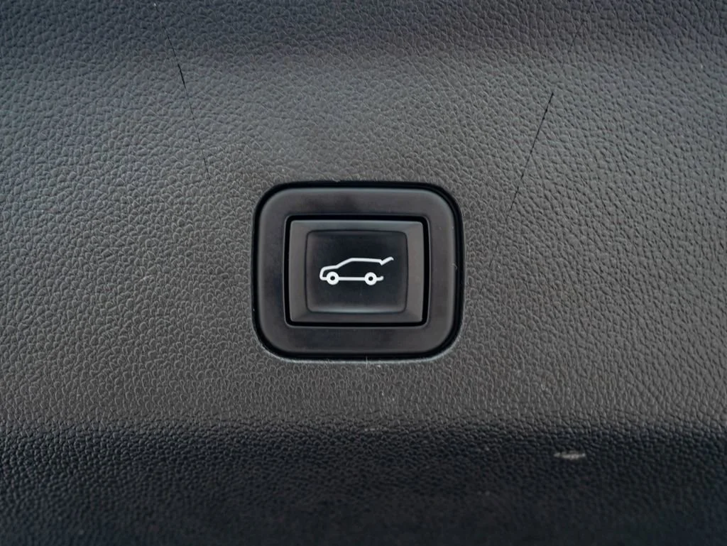 Used 2021 Summit White Chevrolet High Country image 22