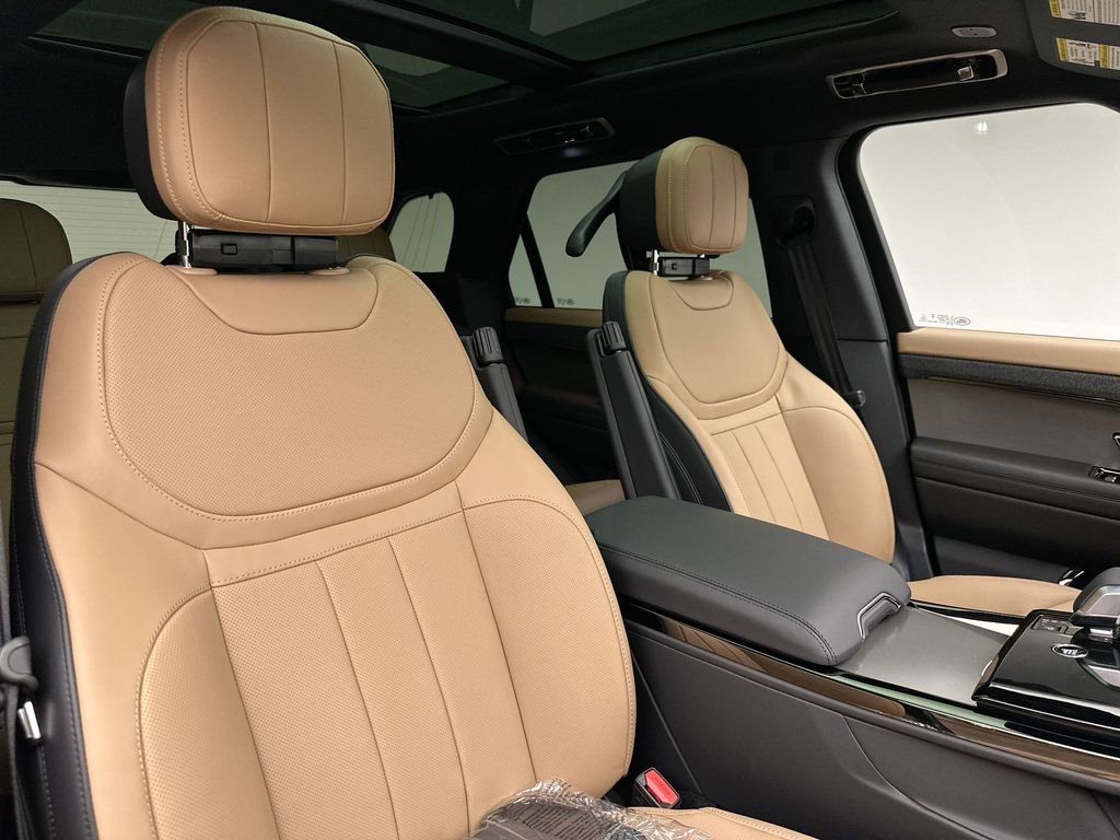 New 2027 Giola Green Land Rover Dynamic SE image 8