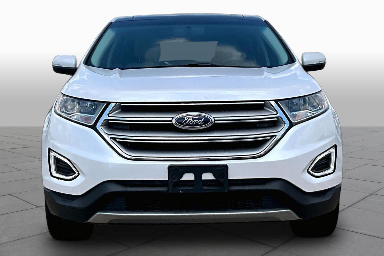 Used 2018 White Platinum Metallic Tri-Coat Ford Titanium image 4