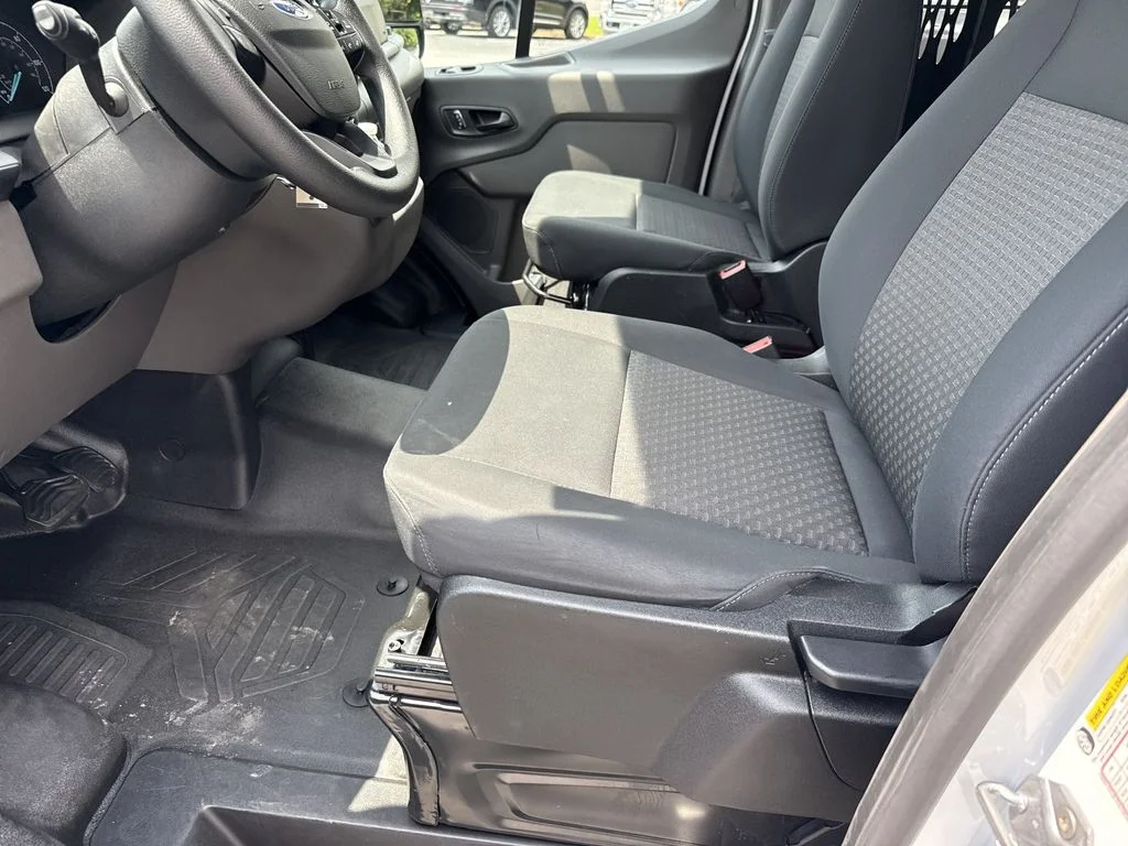 Used 2025 White Ford Base image 9
