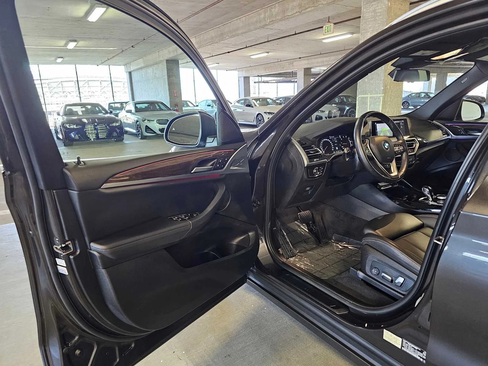 Used 2022 Dark Graphite Metallic BMW xDrive30i image 33