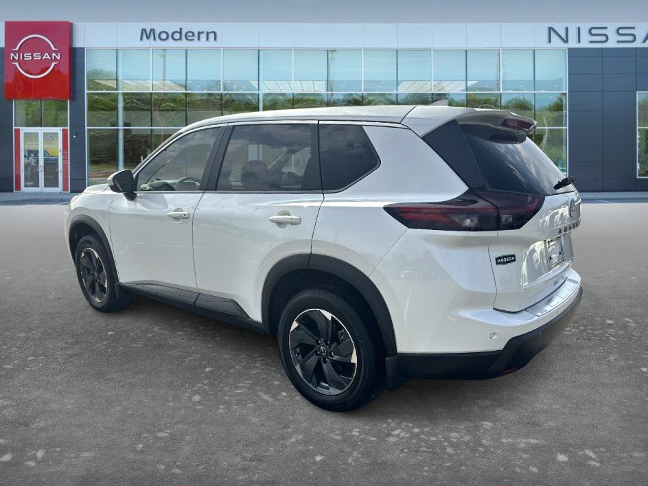Used 2025 Everest White Pearl Nissan SV image 7