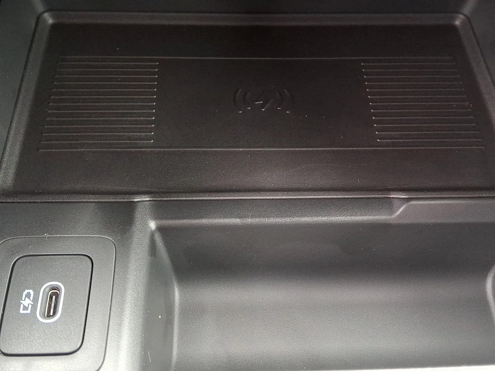 New 2026 Giola Green Land Rover Dynamic SE image 13