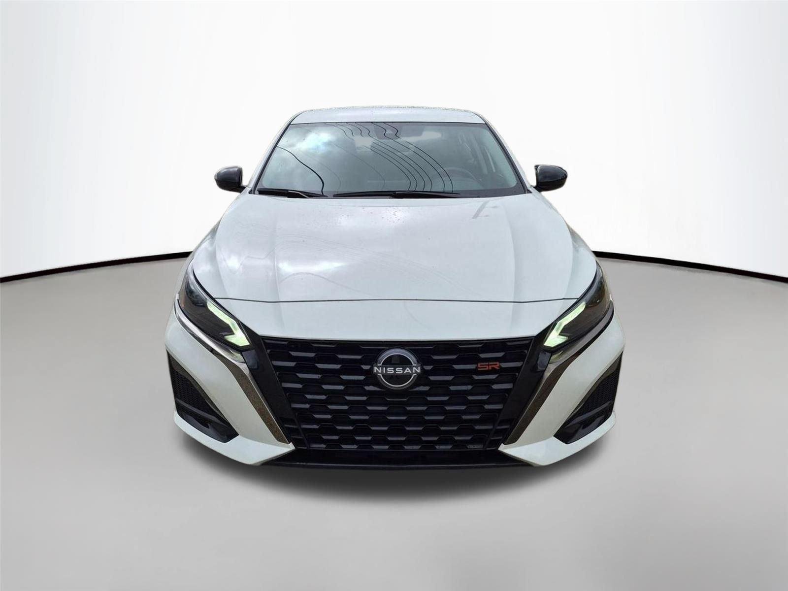 Used 2023 Glacier White Nissan 2.5 SR image 2