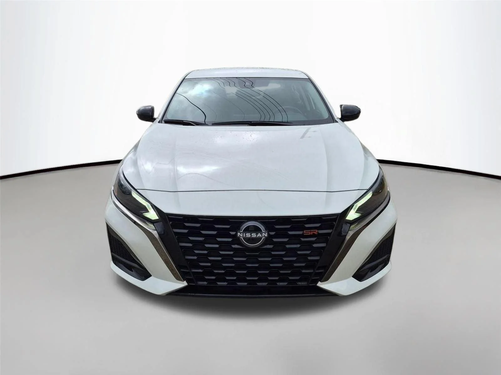 Used 2023 Glacier White Nissan 2.5 SR image 2