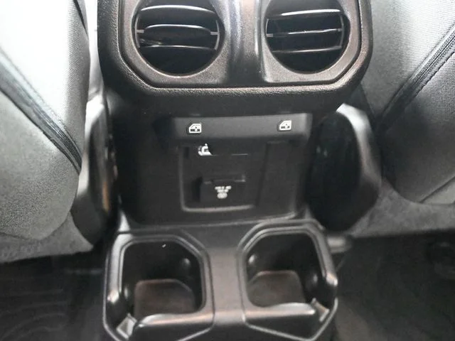 Used 2020 Silver Jeep Unlimited Sahara image 15