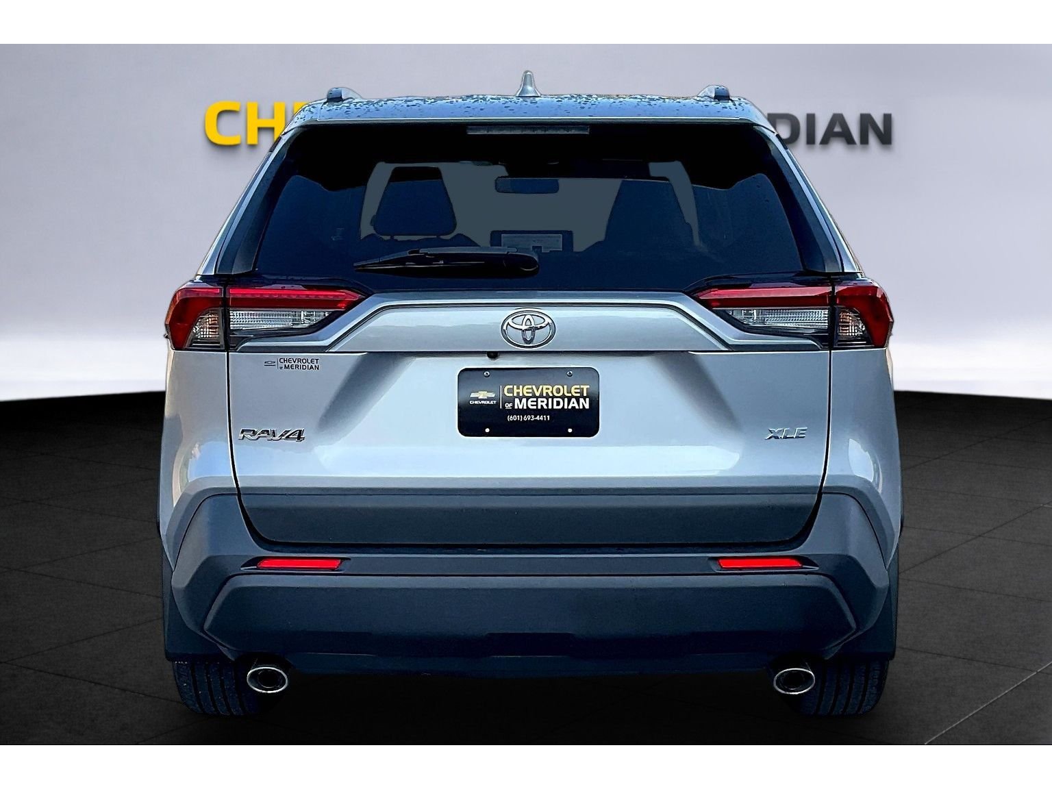 Used 2023  Toyota XLE Premium image 4