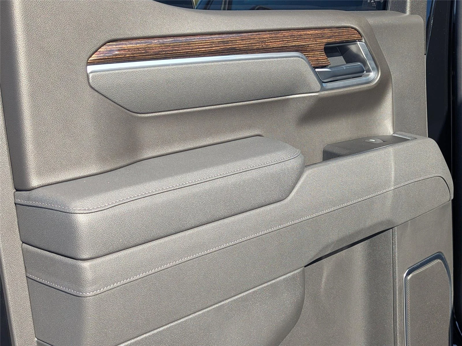 New 2026 Onyx Black GMC Elevation image 11