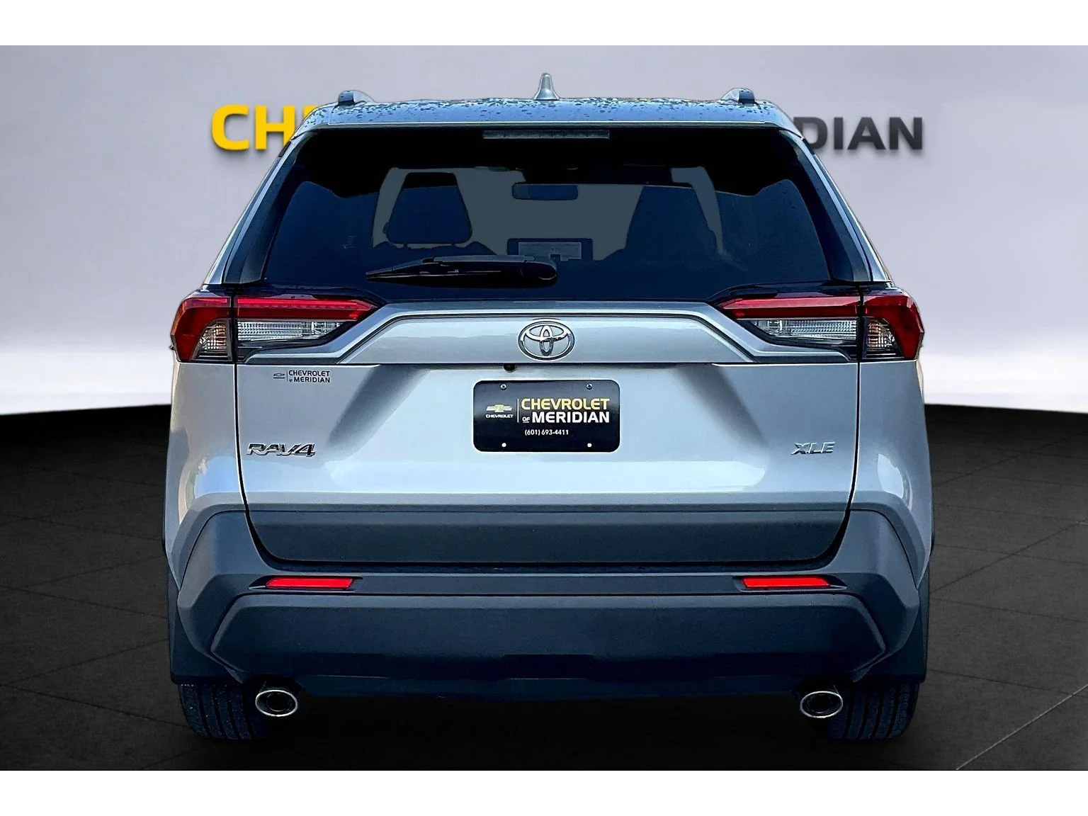 Used 2023  Toyota XLE Premium image 4