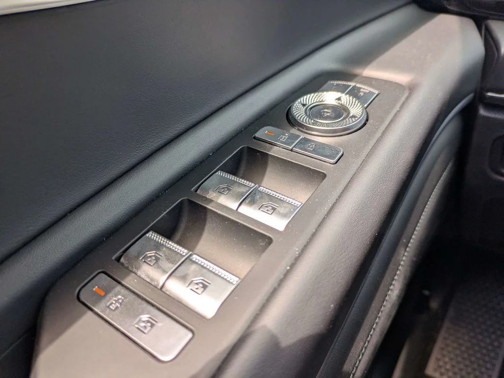 Used 2025 Silver Genesis 2.5T image 27