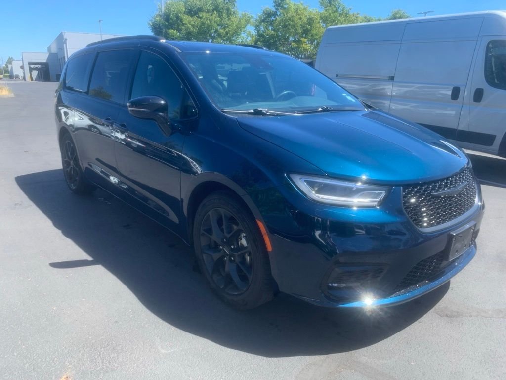 Certified Used 2025 Blue Chrysler Limited image 5