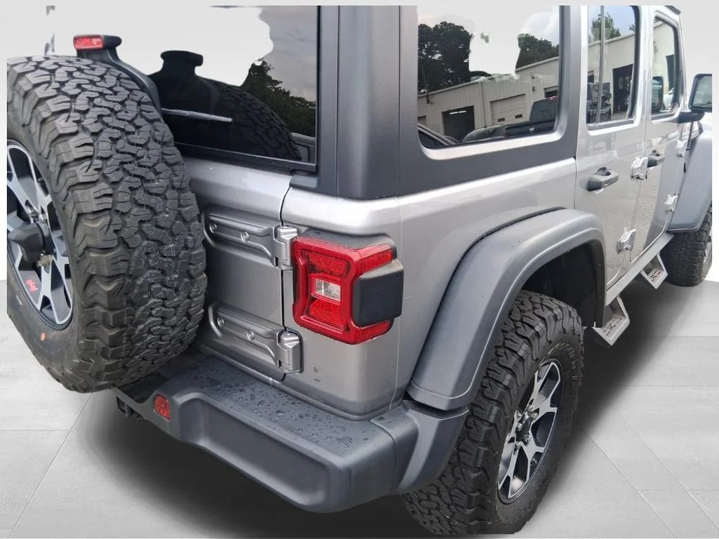 Used 2020 Silver Jeep Unlimited Rubicon image 10