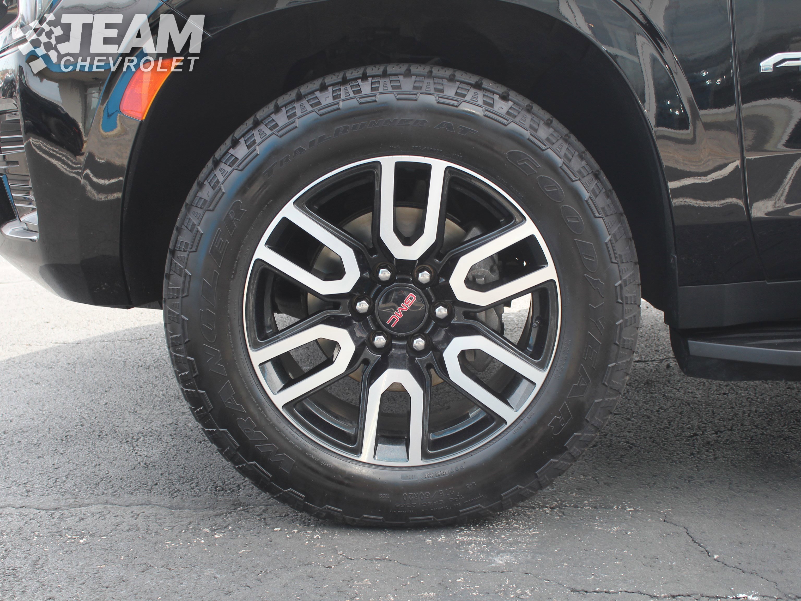 2023 GMC Yukon AT4 - Photo 32