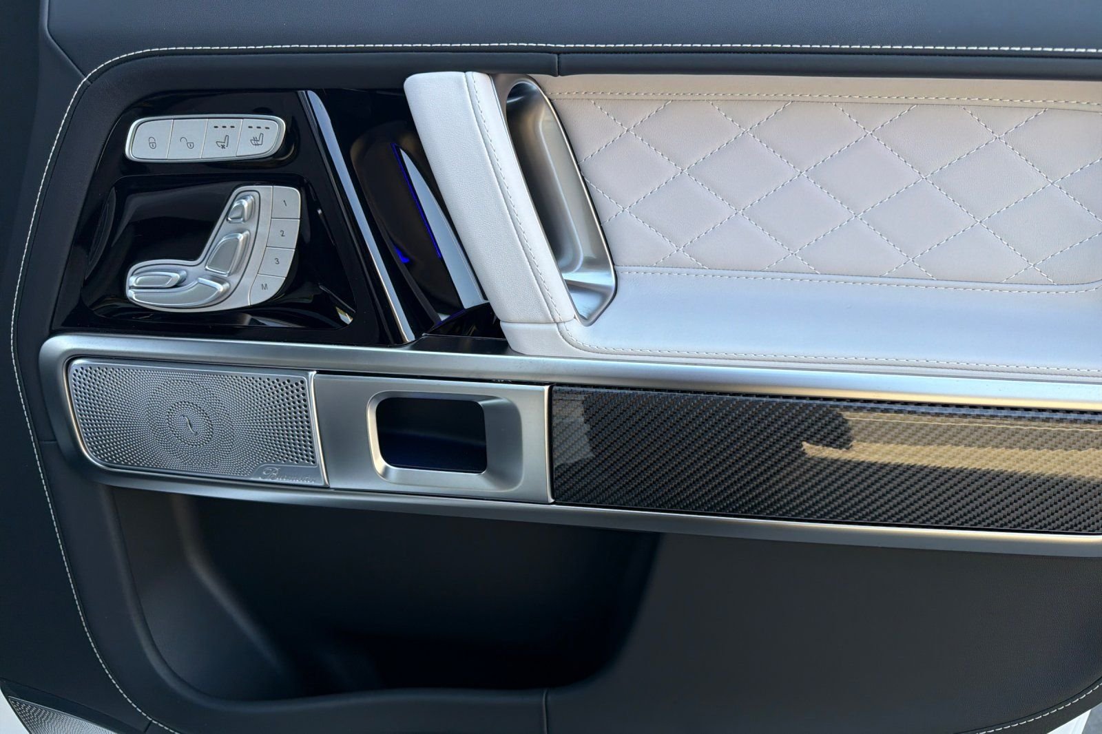 New 2027 MANUFAKTUR Moonlight White Metallic Mercedes-Benz G 63 AMG® image 33