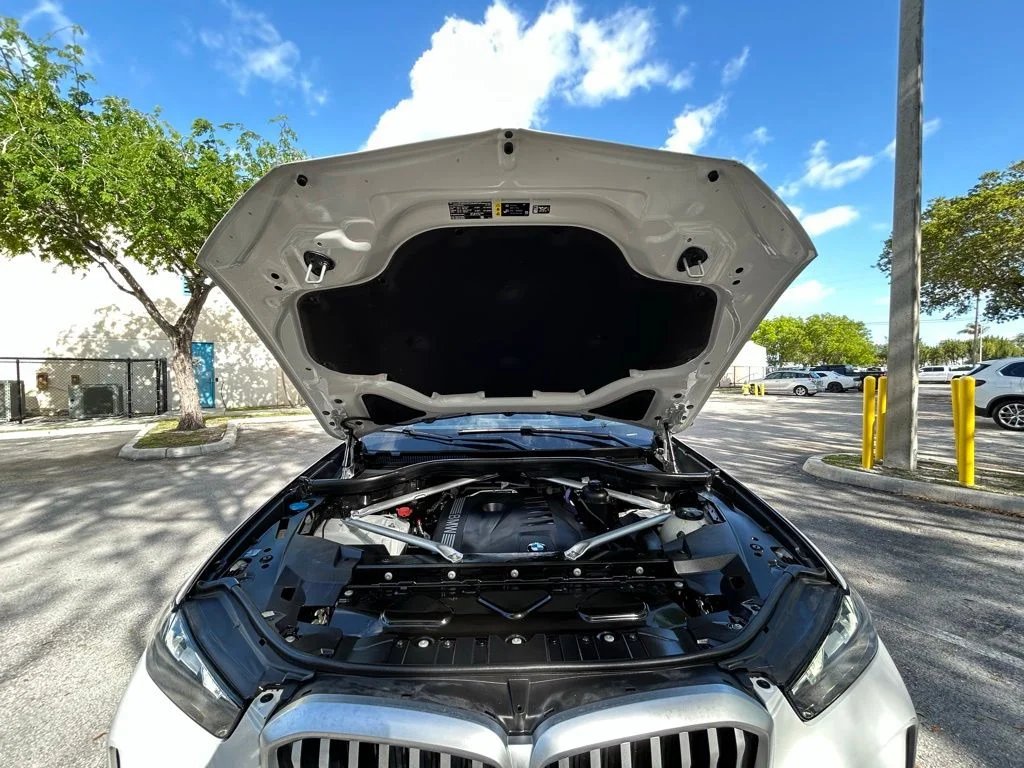 Used 2025 White BMW xDrive40i image 34