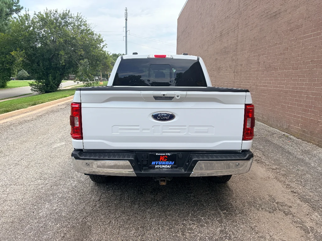 Used 2022 Oxford White Ford XLT image 4