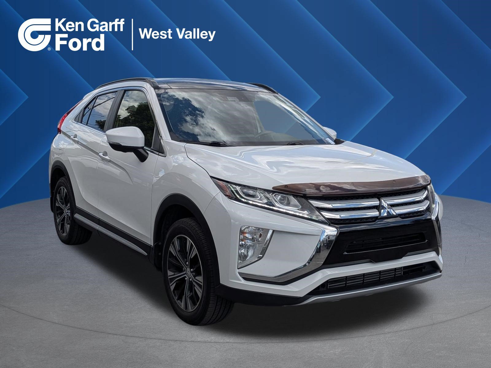 Used 2019 White Mitsubishi SE image 1