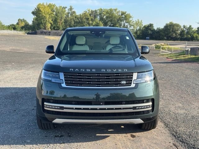New 2026 Belgravia Green Land Rover SE image 7