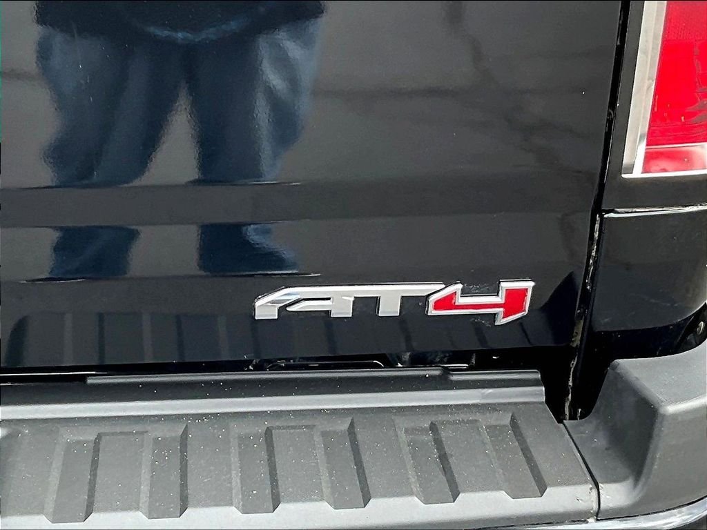 Used 2022 Black GMC AT4 w/Cloth image 29