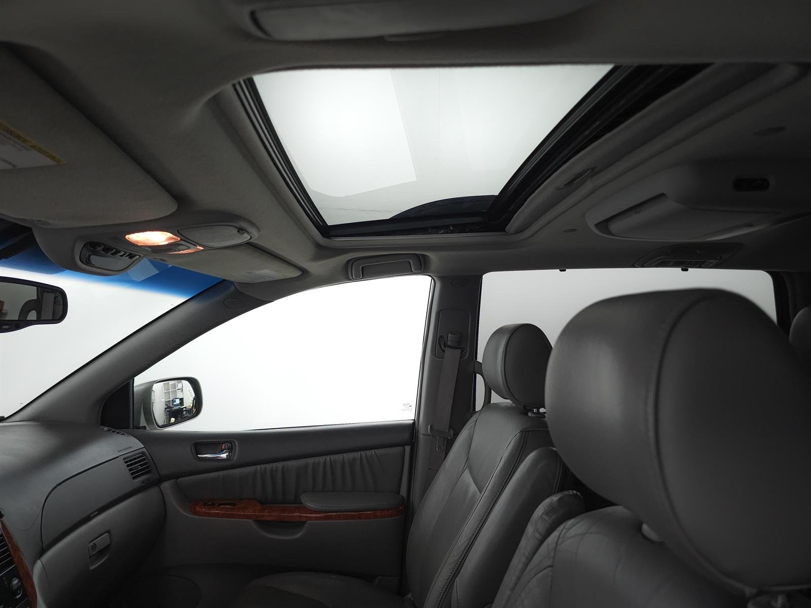 Used 2006 Silver Toyota XLE Limited image 7