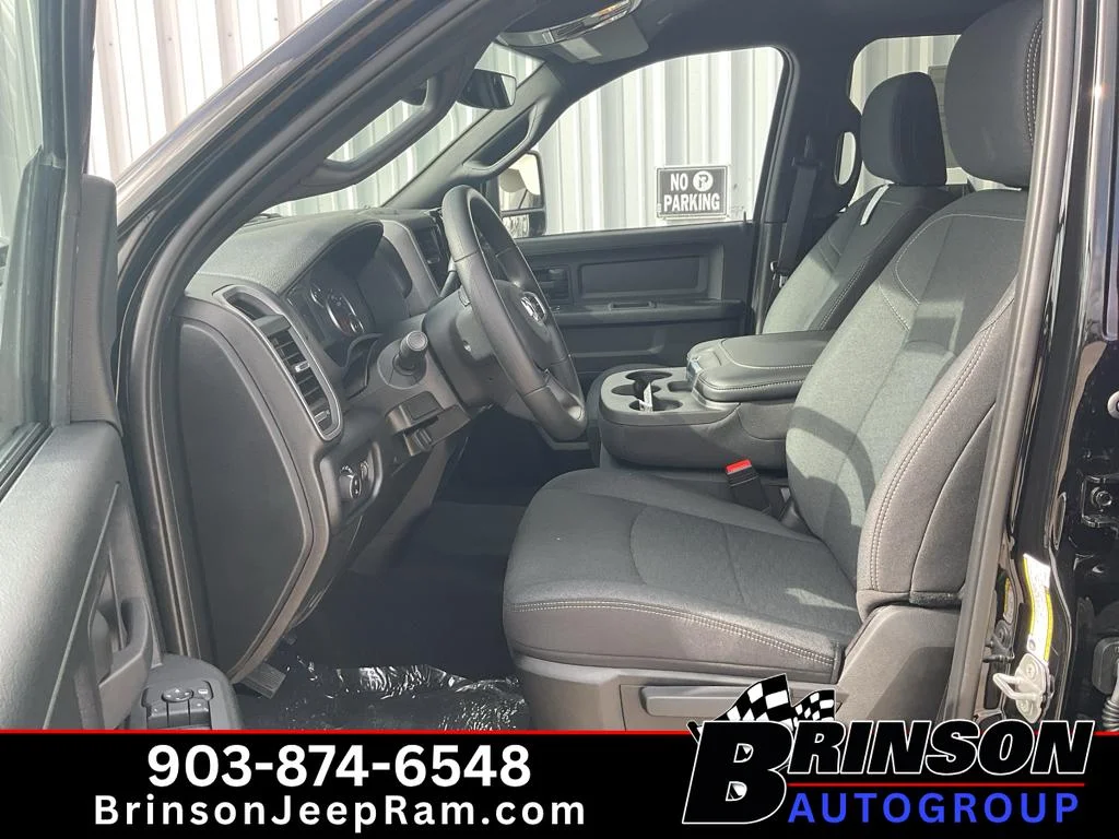New 2026 Diamond Black Crystal Pearl-Coat Exterior Paint RAM Tradesman image 10