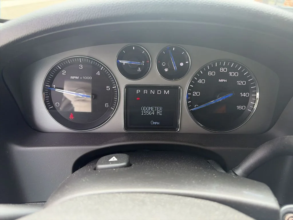 Used 2007 White Cadillac Base image 15