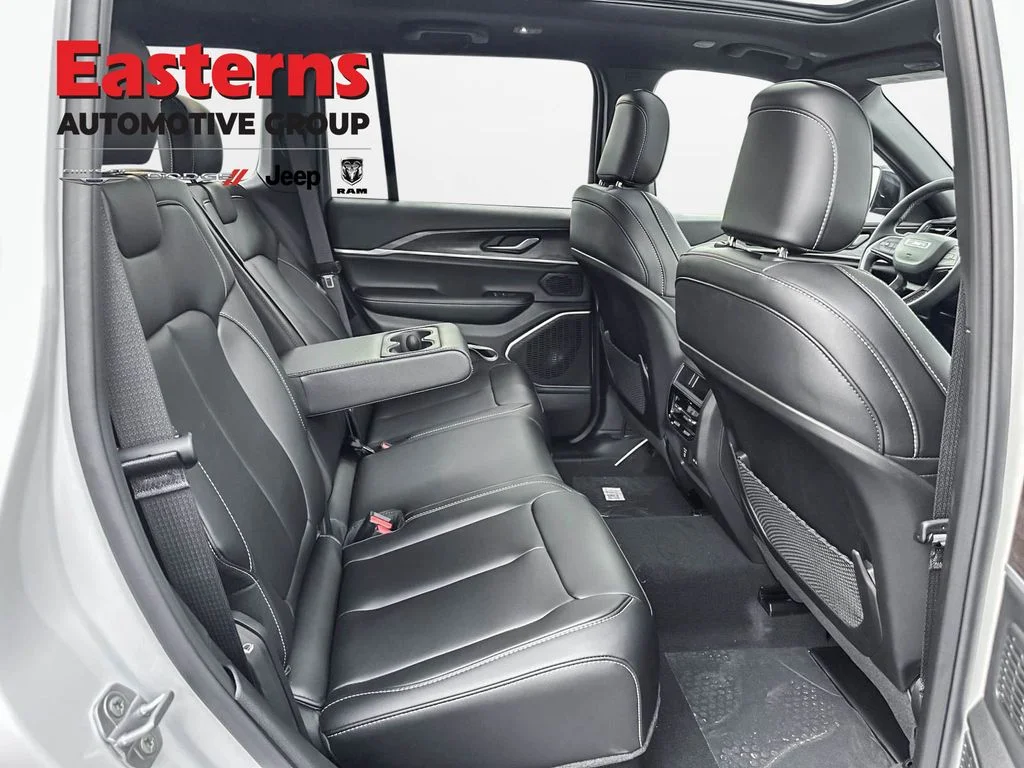 New 2026 Bright White Clear-Coat Exterior Paint Jeep Limited image 23