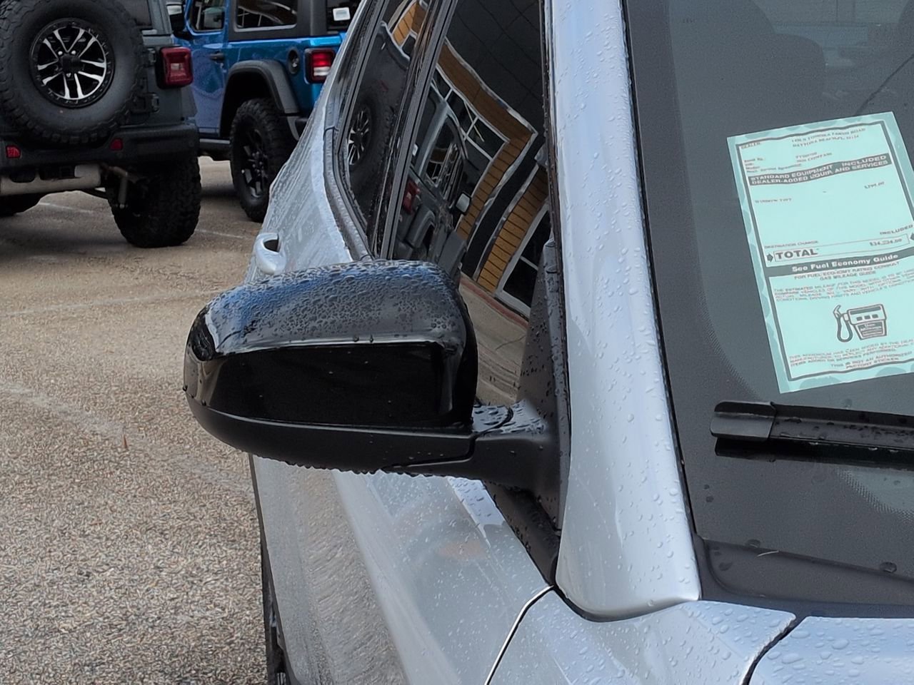 New 2026 Silver Zynith Metallic Clearcoat Jeep Latitude image 11
